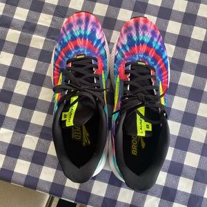 Brooks launch 8 tye-dye